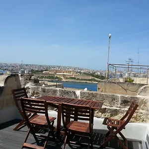 https://valletta-maisonette-malta.hotelssaintjulians.com