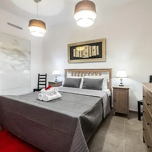 https://la-vallette.hotelssaintjulians.com